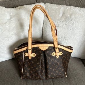 LV shoulder bag, hardly/never used